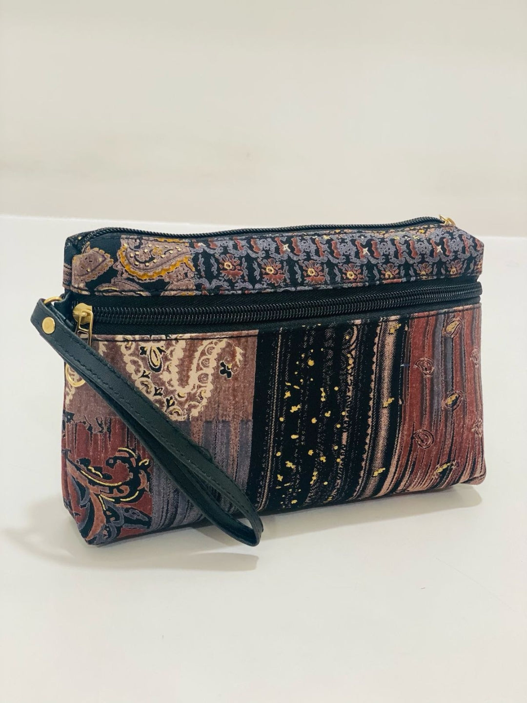 Exclusive Embellished Hand Clutch Bag – Premium & Stylish