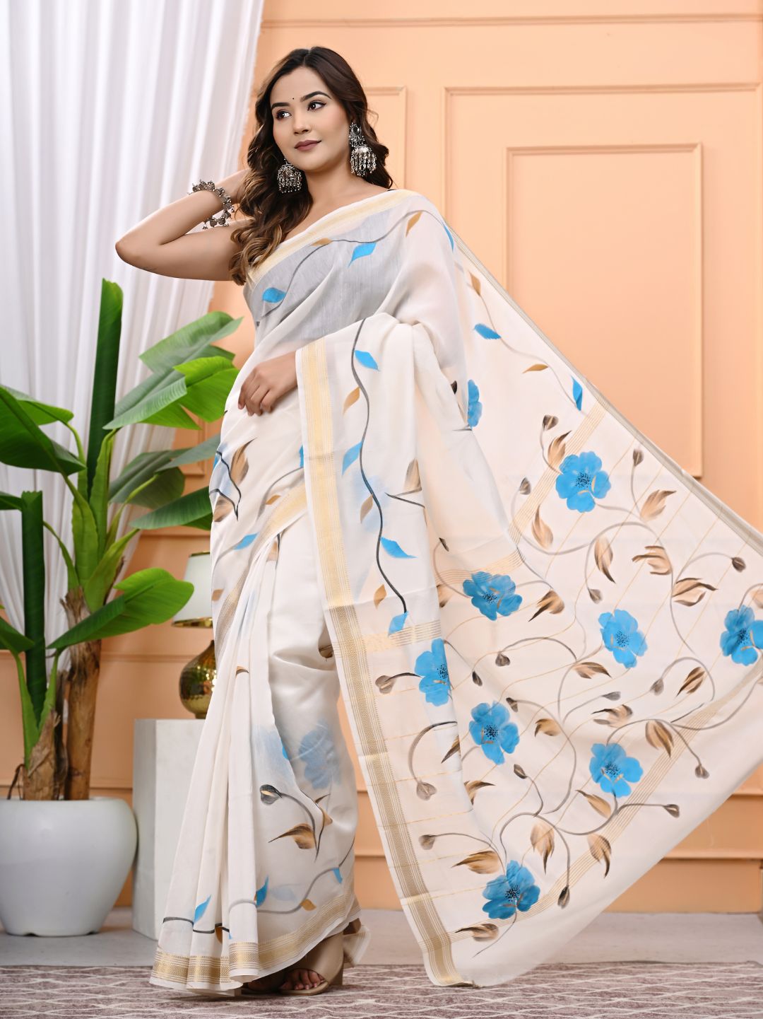 White Hand Brush Painted Maheshwari Silk Saree