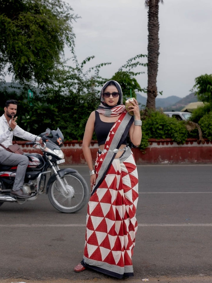 Elegant Triangle Design HandBlock Pure Mul Cotton Saree