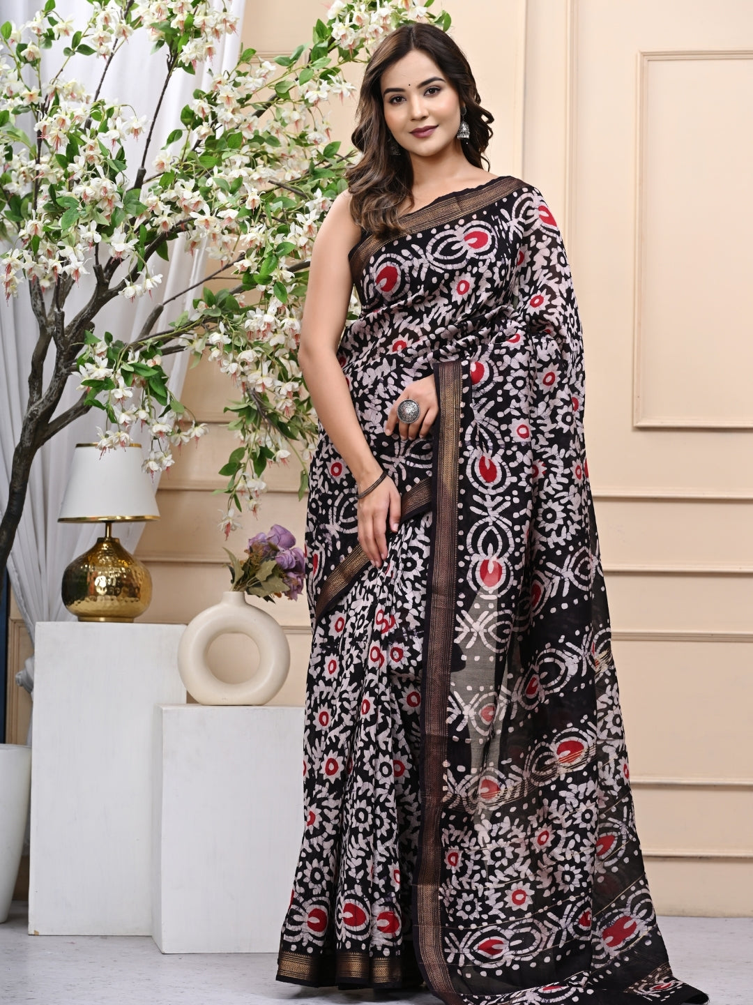 Refined Black Batik Print Maheshwari Silk Saree with Blouse