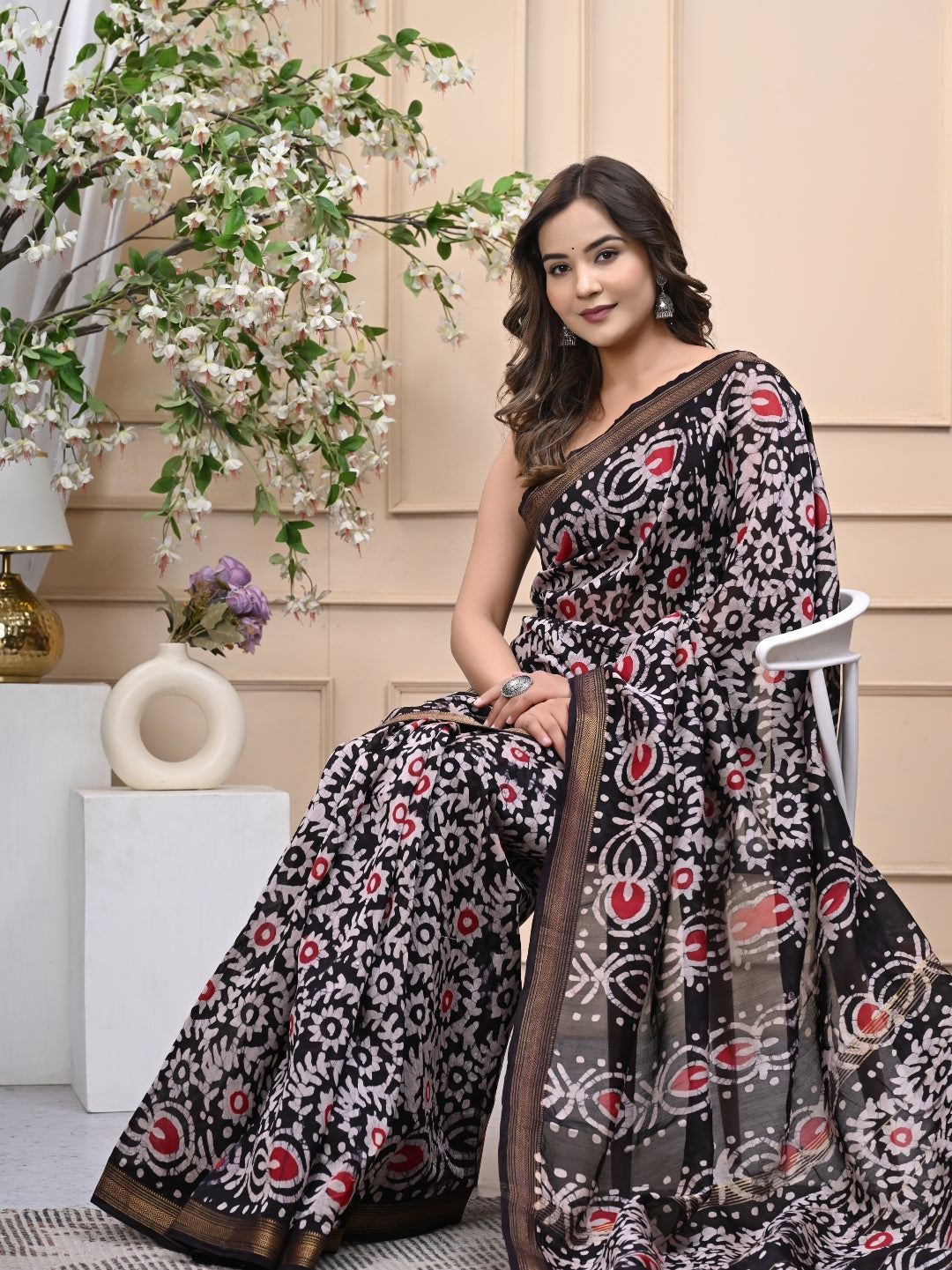 Refined Black Batik Print Maheshwari Silk Saree with Blouse